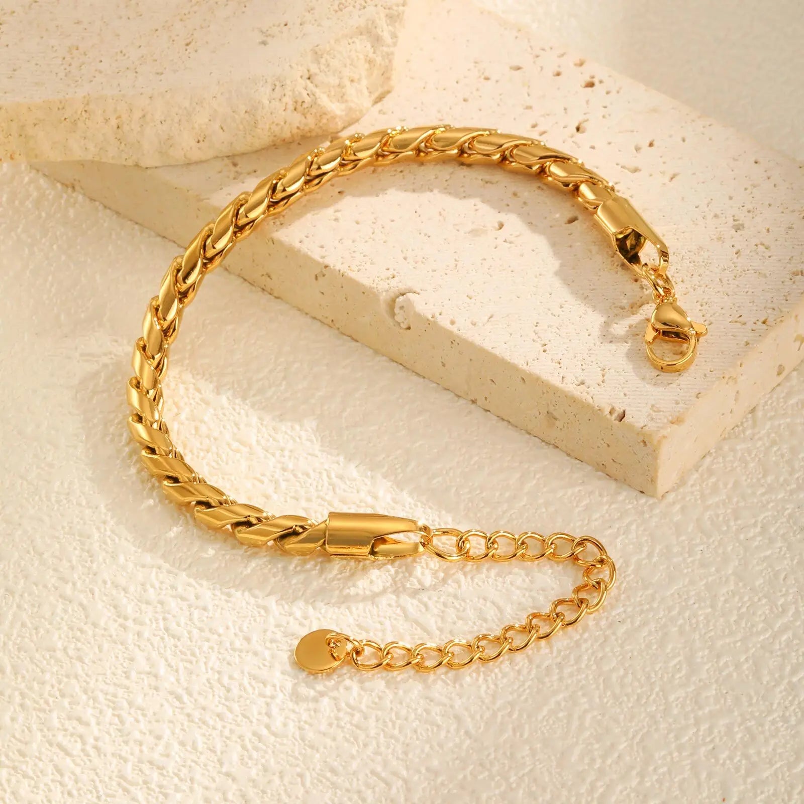 Elegant Gold Stainless Steel Bracelet – Durable, Hypoallergenic & Timeless Style