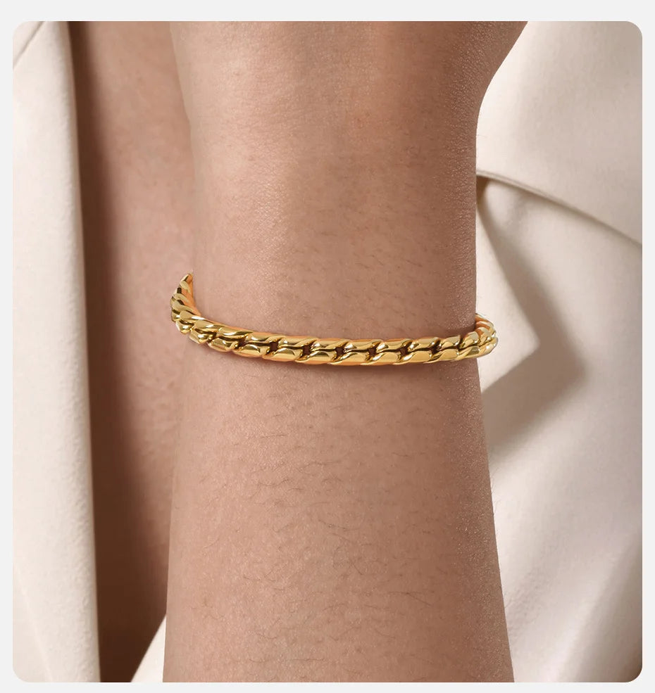 Elegant Gold Stainless Steel Bracelet – Durable, Hypoallergenic & Timeless Style