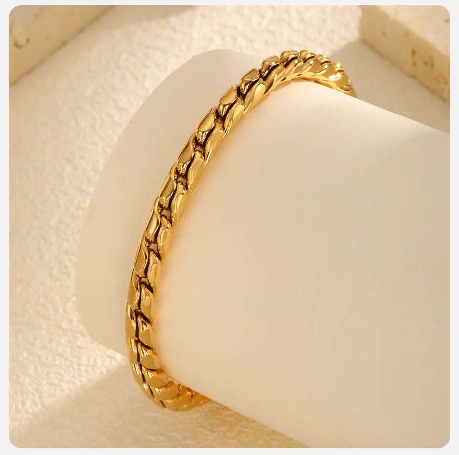 Elegant Gold Stainless Steel Bracelet – Durable, Hypoallergenic & Timeless Style