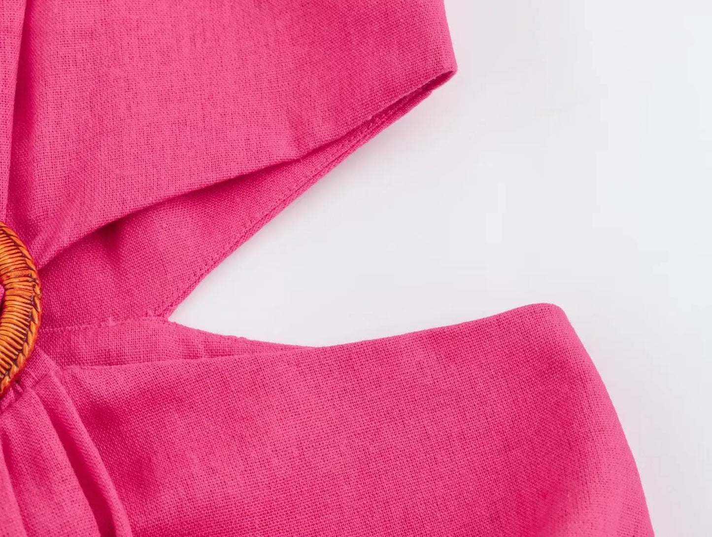 Elegant damekjole med udskæring i taljen – O-hals, ærmeløs, slim fit, splitnederdel