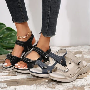 Sandales de style sport confortables pour femmes - talon épais, conception de lait transversal et velcro réglable