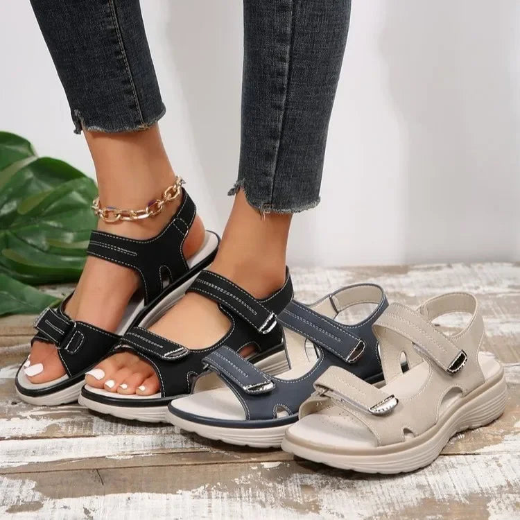 Sandales de style sport confortables pour femmes - talon épais, conception de lait transversal et velcro réglable