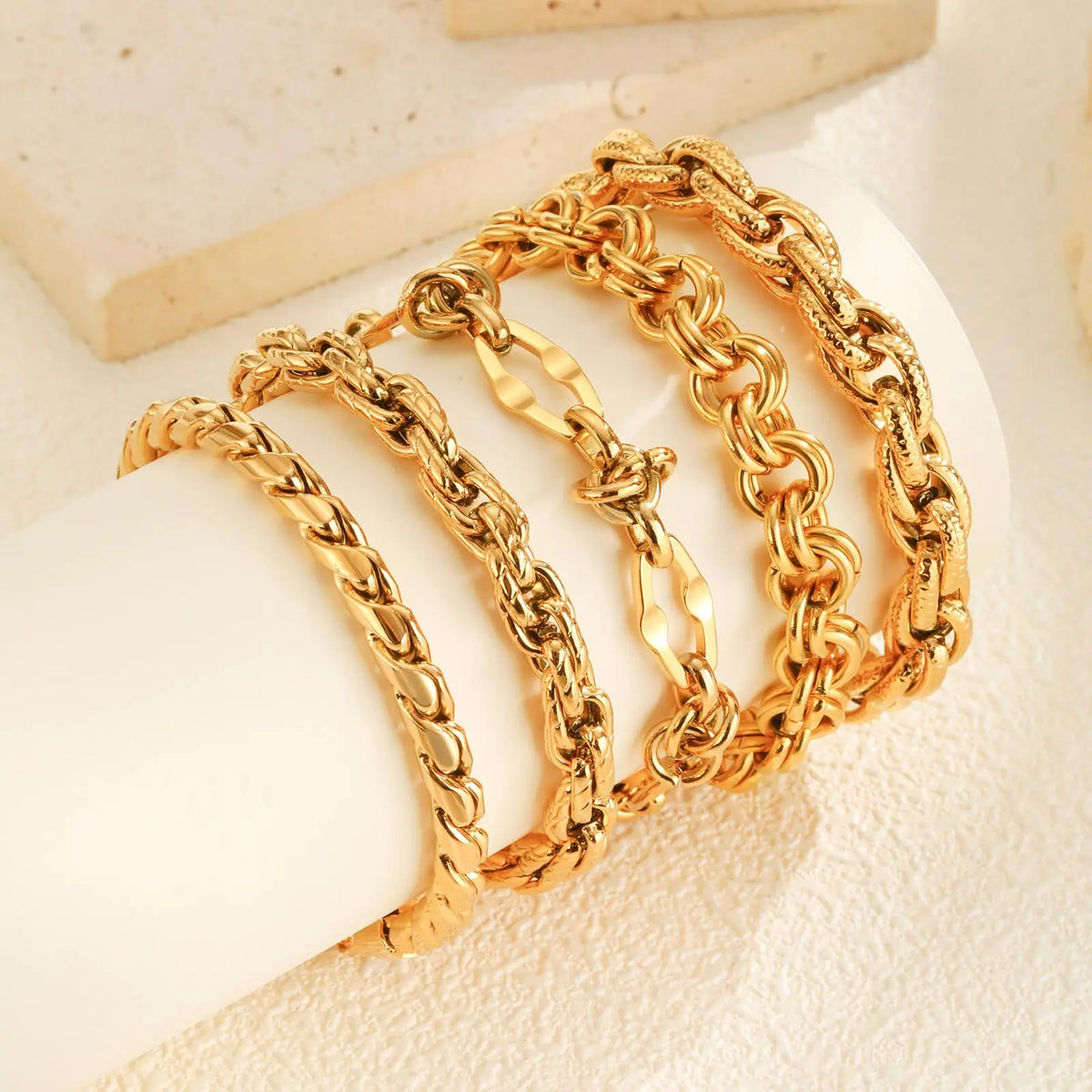 Elegant Gold Stainless Steel Bracelet – Durable, Hypoallergenic & Timeless Style