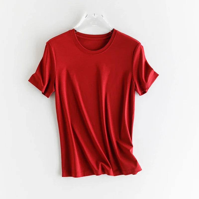 T-shirt i siden och merceriserad bomull – Upplev silkesmjukhet och sofistikerad stil – Finns i v-ringad och rund halsringning