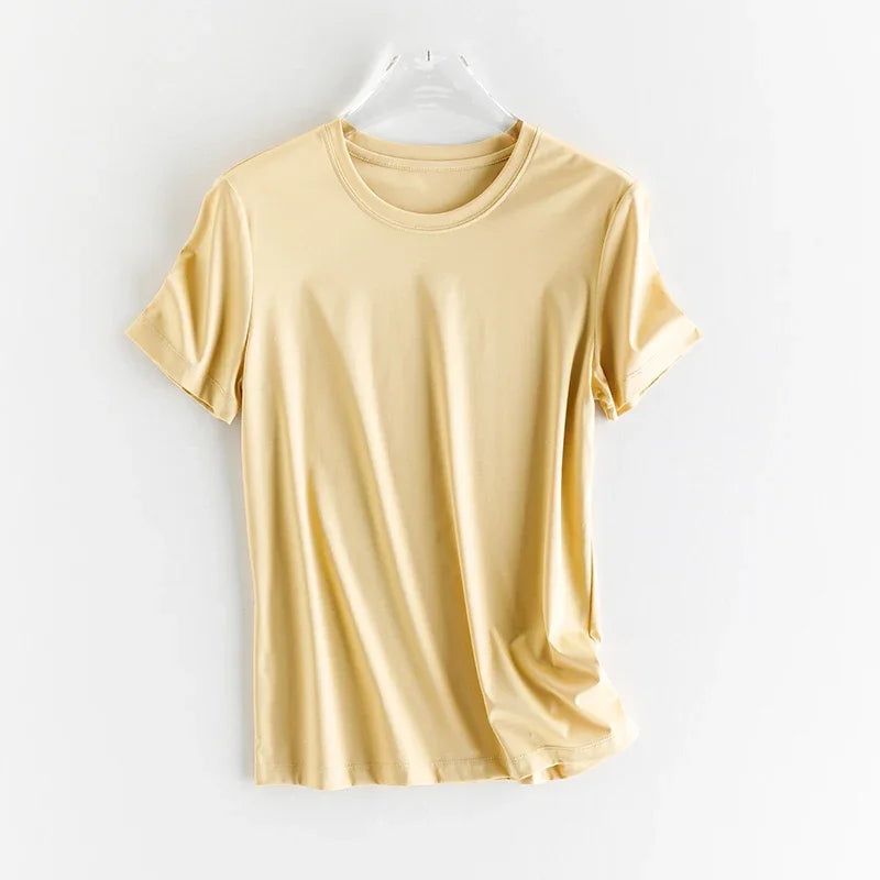 T-shirt i siden och merceriserad bomull – Upplev silkesmjukhet och sofistikerad stil – Finns i v-ringad och rund halsringning