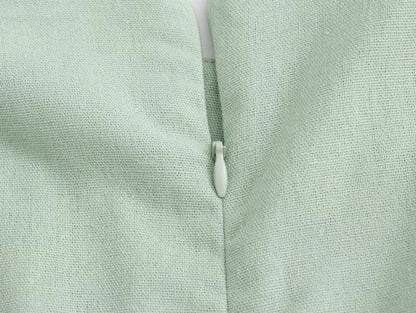 Elegant damekjole med udskæring i taljen – O-hals, ærmeløs, slim fit, splitnederdel