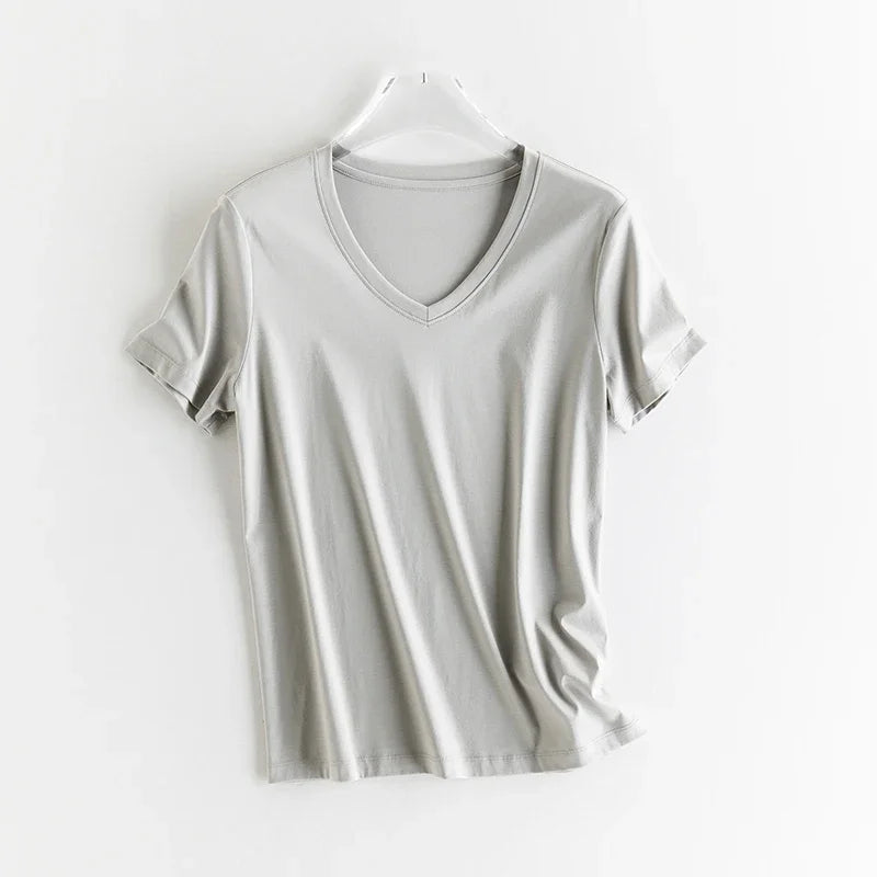 T-shirt i siden och merceriserad bomull – Upplev silkesmjukhet och sofistikerad stil – Finns i v-ringad och rund halsringning