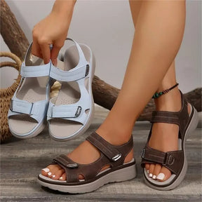 Sandales de style sport confortables pour femmes - talon épais, conception de lait transversal et velcro réglable