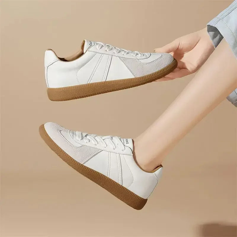 Retro Women’s Sneakers – Wear-Resistant EVA Insole & Neutral Style