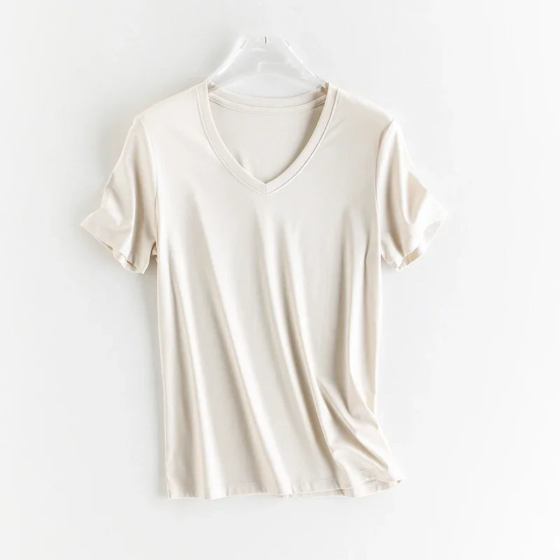 T-shirt i siden och merceriserad bomull – Upplev silkesmjukhet och sofistikerad stil – Finns i v-ringad och rund halsringning