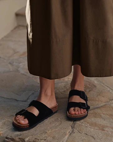 Klassiska unisex korksandaler rutschkanor i ko mocka med valvstöd Anti-halk unisex tofflor med justerbart spänne