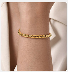 Elegant Gold Stainless Steel Bracelet – Durable, Hypoallergenic & Timeless Style