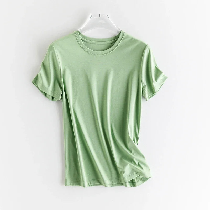 T-shirt i siden och merceriserad bomull – Upplev silkesmjukhet och sofistikerad stil – Finns i v-ringad och rund halsringning