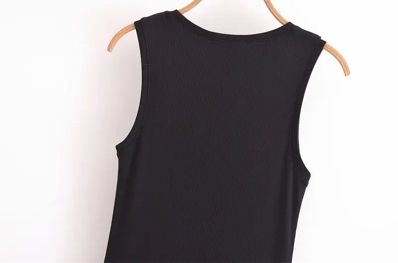 Abiti estivi da donna: un abito che unisce stile chic, semplicità e comfort in un unico pezzo