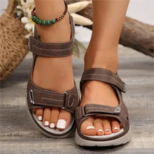 Sandales de style sport confortables pour femmes - talon épais, conception de lait transversal et velcro réglable