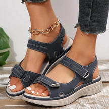 Sandales de style sport confortables pour femmes - talon épais, conception de lait transversal et velcro réglable