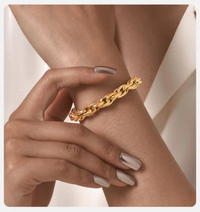 Elegant Gold Stainless Steel Bracelet – Durable, Hypoallergenic & Timeless Style