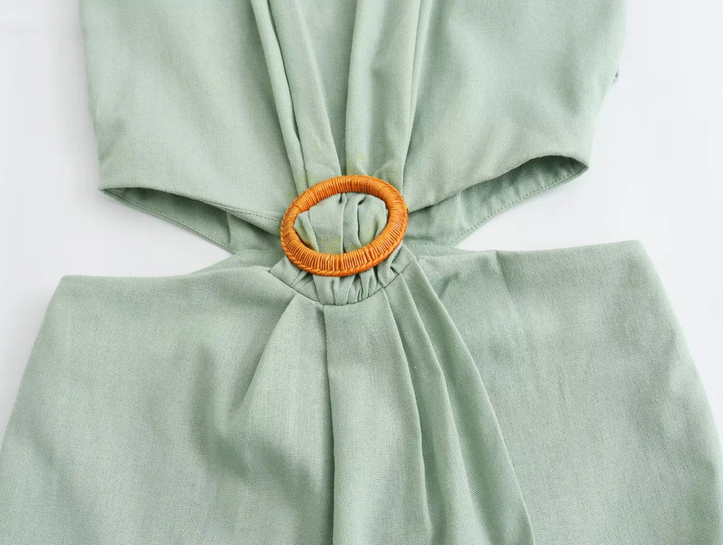 Elegant damekjole med udskæring i taljen – O-hals, ærmeløs, slim fit, splitnederdel