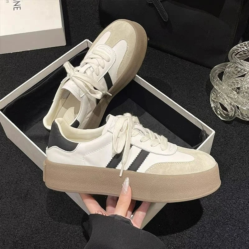 Sneakers à lacets décontractés pour femmes - confortable, polyvalent et élégant pour les vêtements de tous les jours