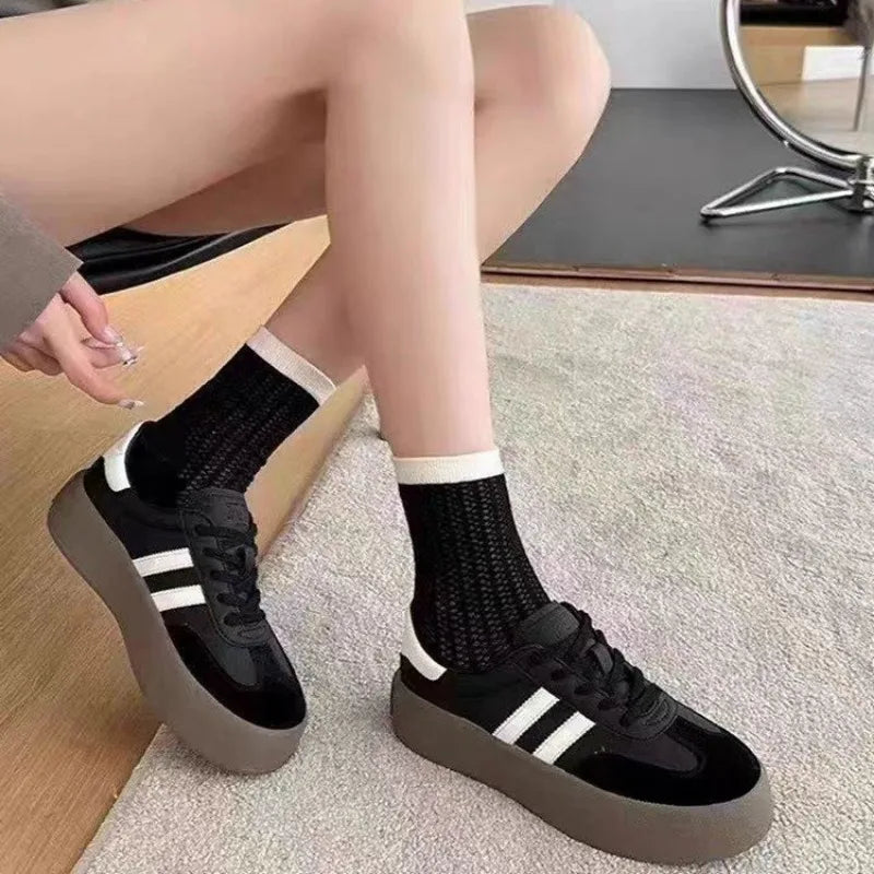 Sneakers à lacets décontractés pour femmes - confortable, polyvalent et élégant pour les vêtements de tous les jours