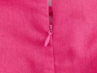 Elegant damekjole med udskæring i taljen – O-hals, ærmeløs, slim fit, splitnederdel