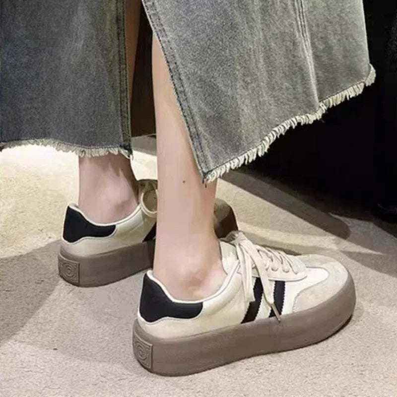 Sneakers à lacets décontractés pour femmes - confortable, polyvalent et élégant pour les vêtements de tous les jours